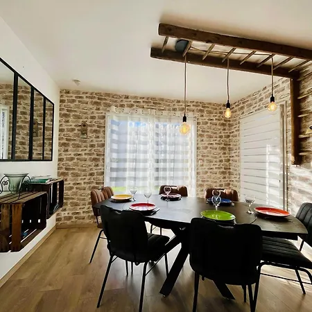 La Montbourgeoise Stylish House Close To The Town Center Hébergement de vacances Montebourg