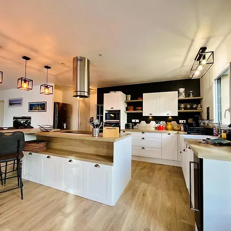 Σπίτι διακοπών La Montbourgeoise Stylish House Close To The Town Center *