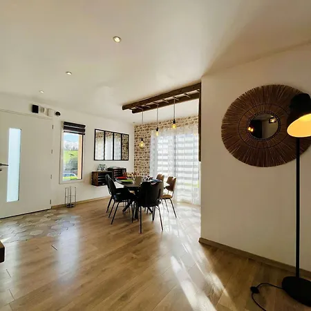 La Montbourgeoise Stylish House Close To The Town Center *