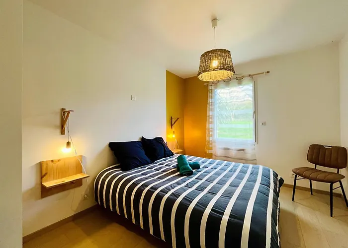 La Montbourgeoise Stylish House Close To The Town Center * Montebourg