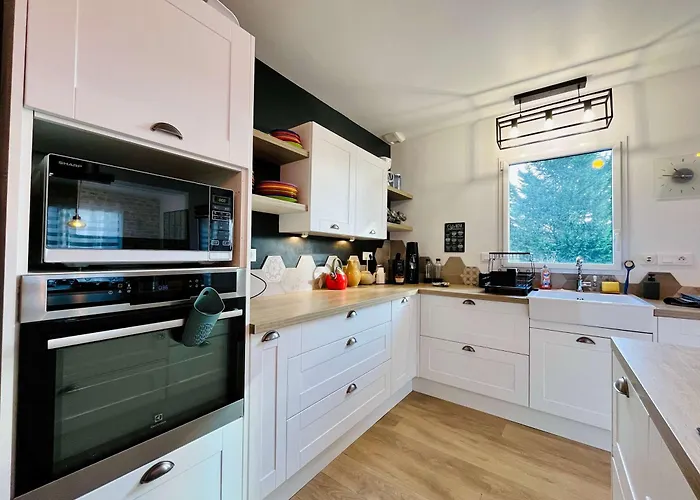 La Montbourgeoise Stylish House Close To The Town Center