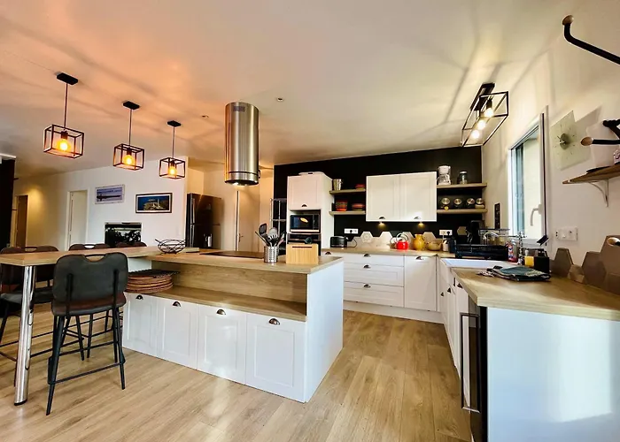 Hébergement de vacances La Montbourgeoise Stylish House Close To The Town Center *