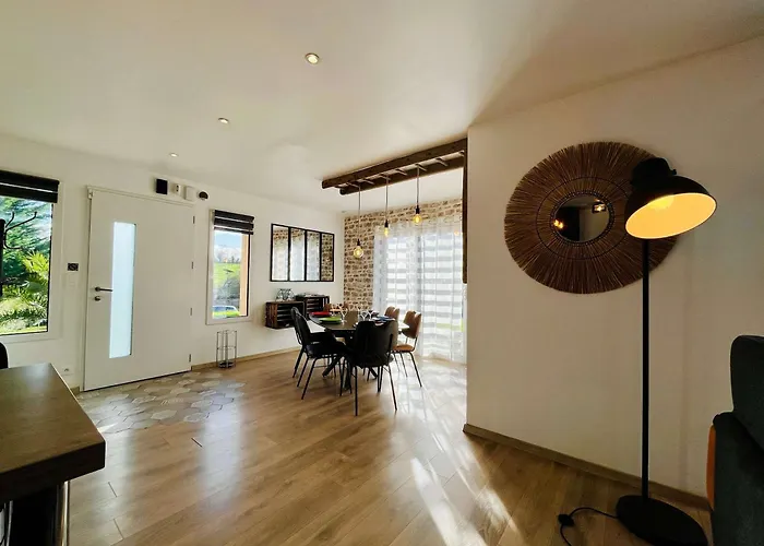 La Montbourgeoise Stylish House Close To The Town Center *