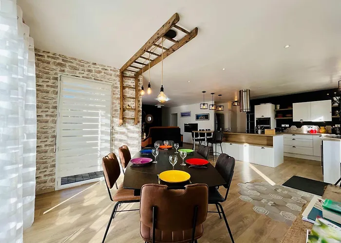 La Montbourgeoise Stylish House Close To The Town Center * Montebourg