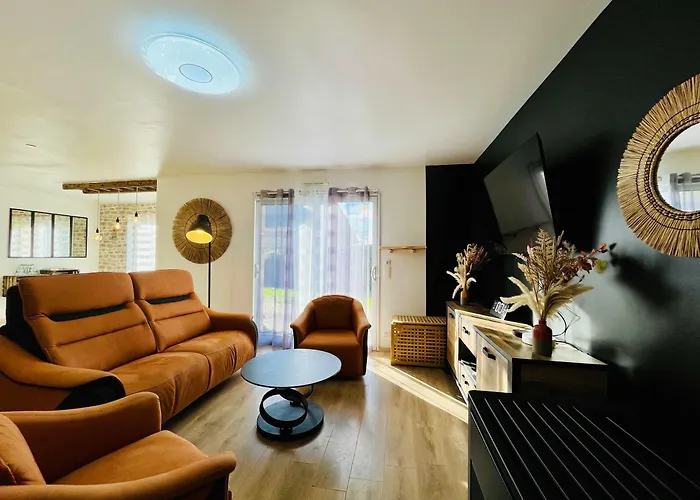 La Montbourgeoise Stylish House Close To The Town Center *