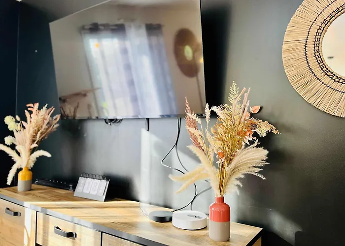 La Montbourgeoise Stylish House Close To The Town Center *