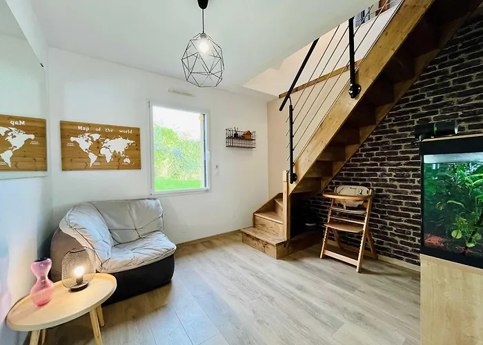 La Montbourgeoise Stylish House Close To The Town Center Hébergement de vacances Montebourg