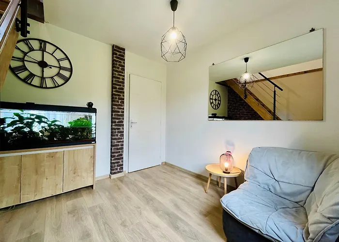 La Montbourgeoise Stylish House Close To The Town Center Hébergement de vacances Montebourg