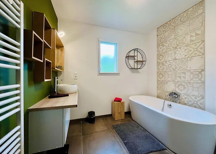 Hébergement de vacances La Montbourgeoise Stylish House Close To The Town Center