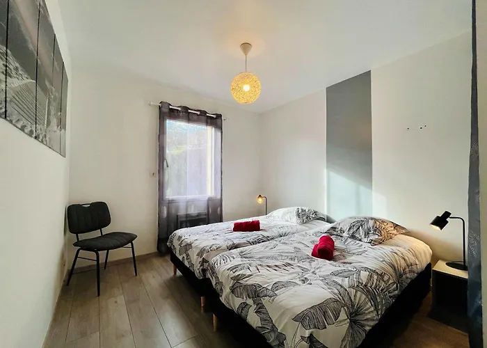 La Montbourgeoise Stylish House Close To The Town Center Montebourg