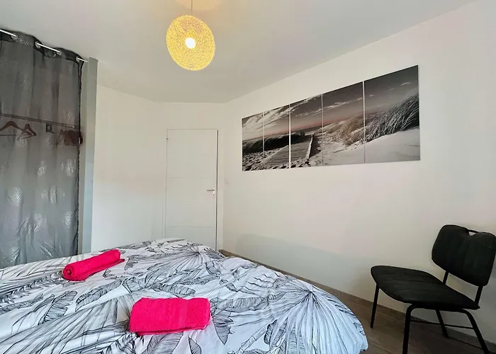 Hébergement de vacances La Montbourgeoise Stylish House Close To The Town Center *