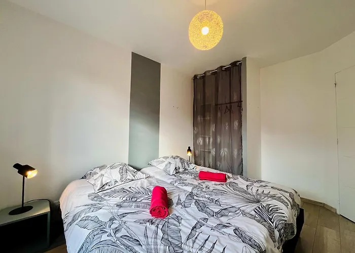 La Montbourgeoise Stylish House Close To The Town Center *