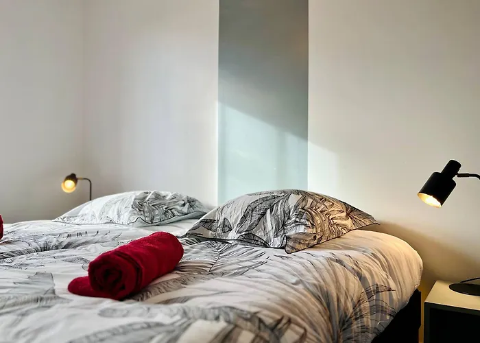 La Montbourgeoise Stylish House Close To The Town Center Hébergement de vacances