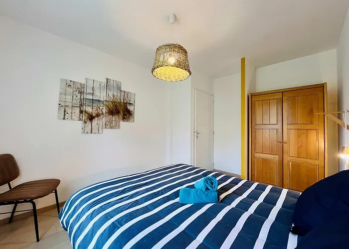 La Montbourgeoise Stylish House Close To The Town Center *