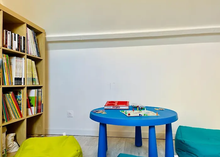 La Montbourgeoise Stylish House Close To The Town Center Hébergement de vacances Montebourg