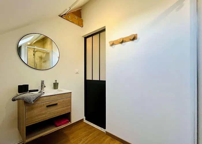 La Montbourgeoise Stylish House Close To The Town Center *