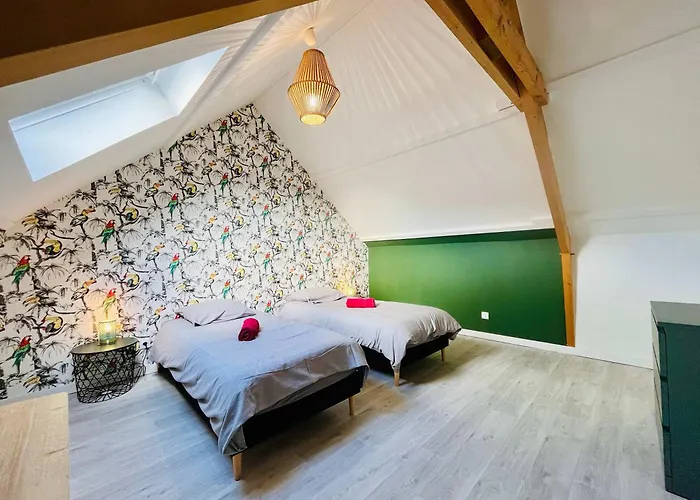 La Montbourgeoise Stylish House Close To The Town Center Hébergement de vacances *