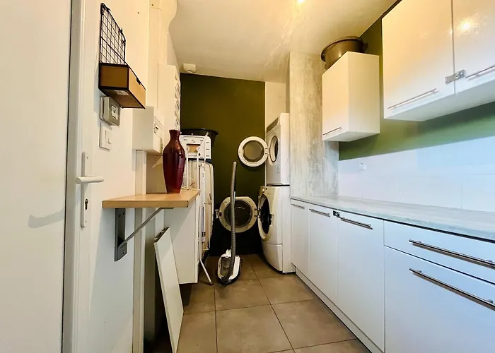 Hébergement de vacances La Montbourgeoise Stylish House Close To The Town Center