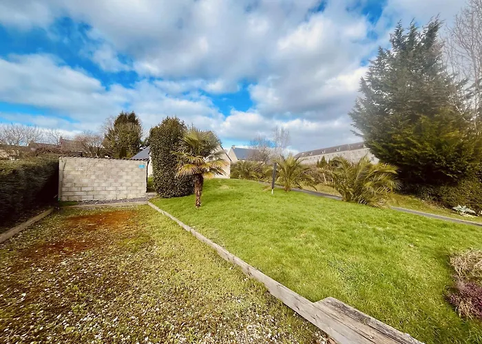 La Montbourgeoise Stylish House Close To The Town Center Hébergement de vacances *